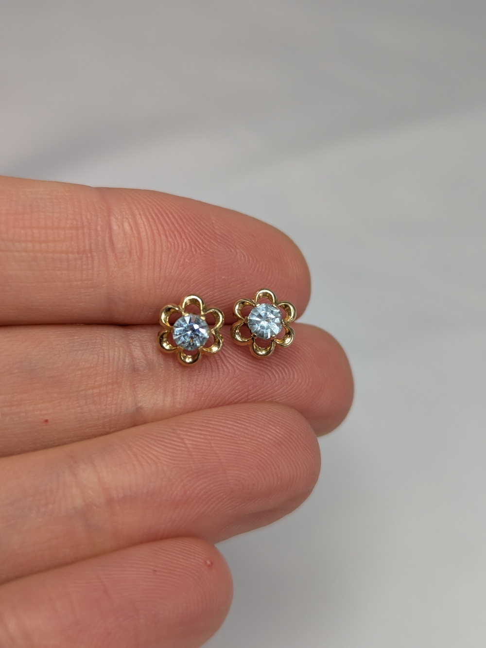 Solid 10 K Gold Flower Stud Earrings - Picture 3 of 10